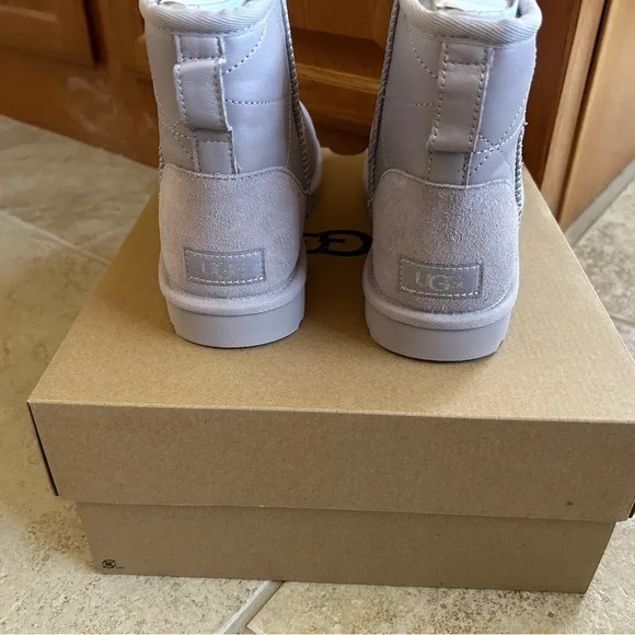UGG Classic Mini Pearlized, size 8, NWT, Color: Pale Smoke - Picture 4 of 9